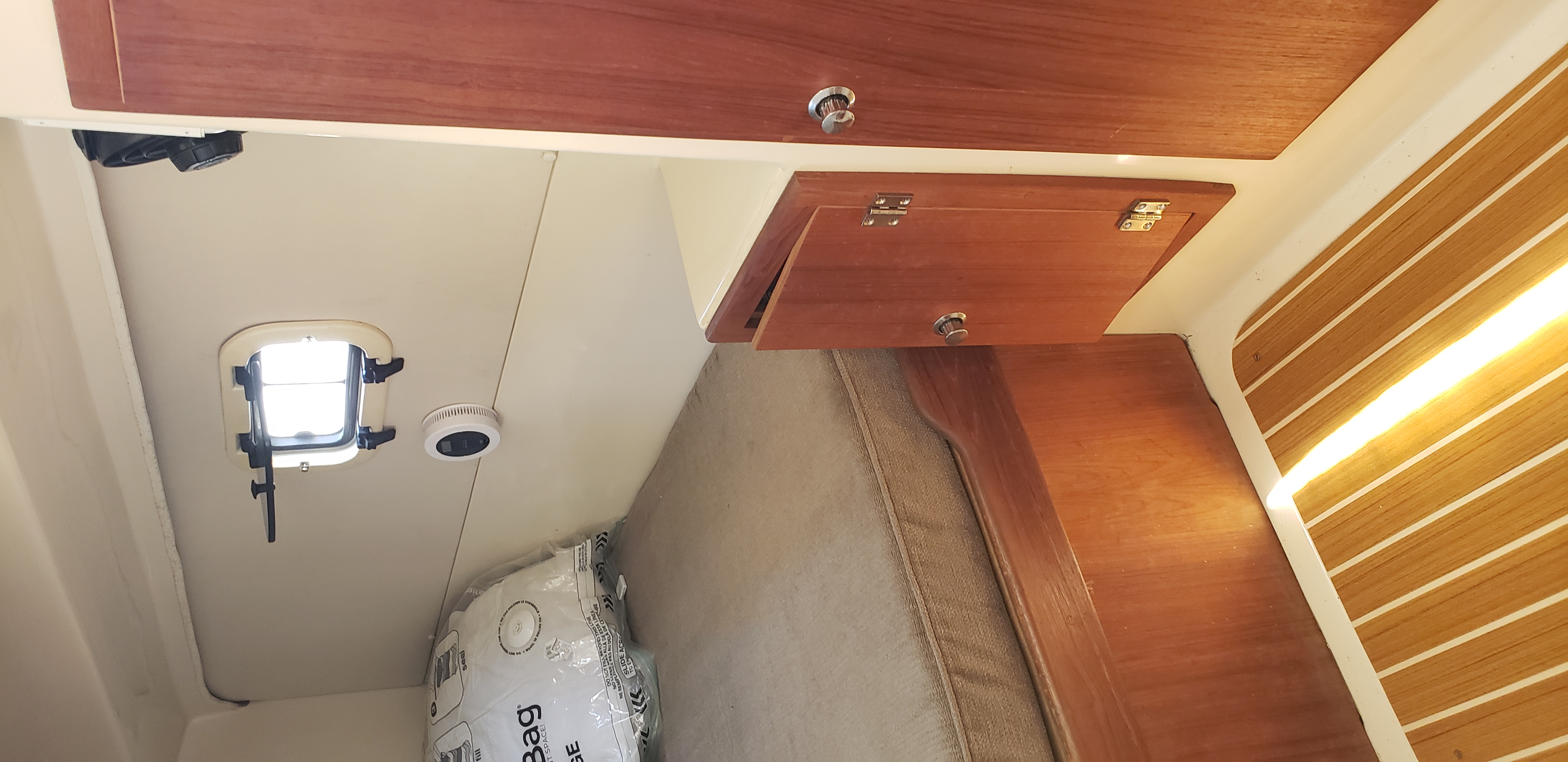 Aft cabin has 2 portlites