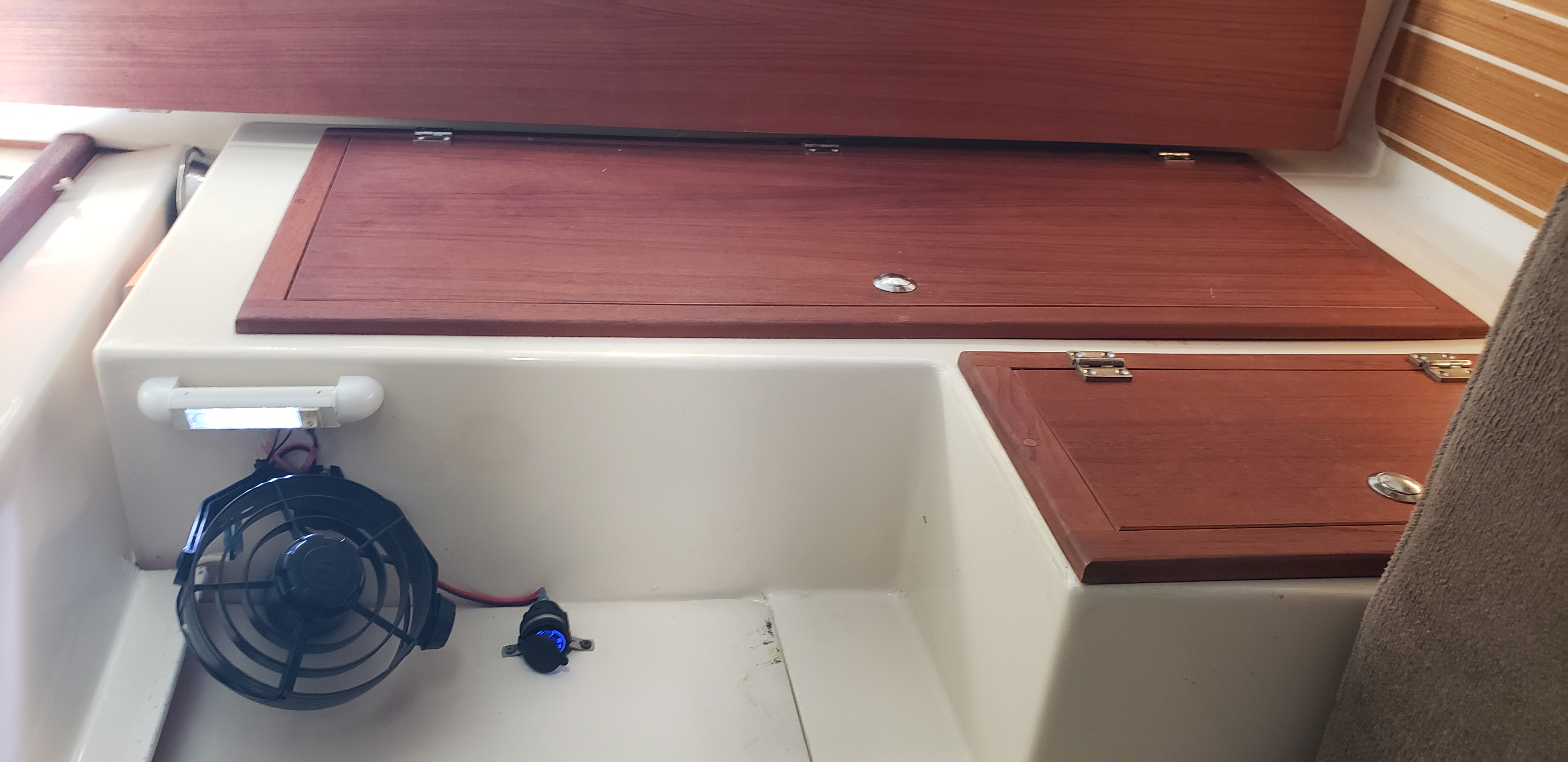 Aft cabin lockers